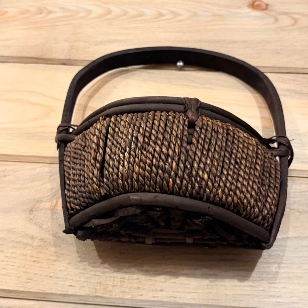 Rustic Woven Sea Grass Wall Hanging Basket Dark Wood Handle Farmhouse Decor 8in